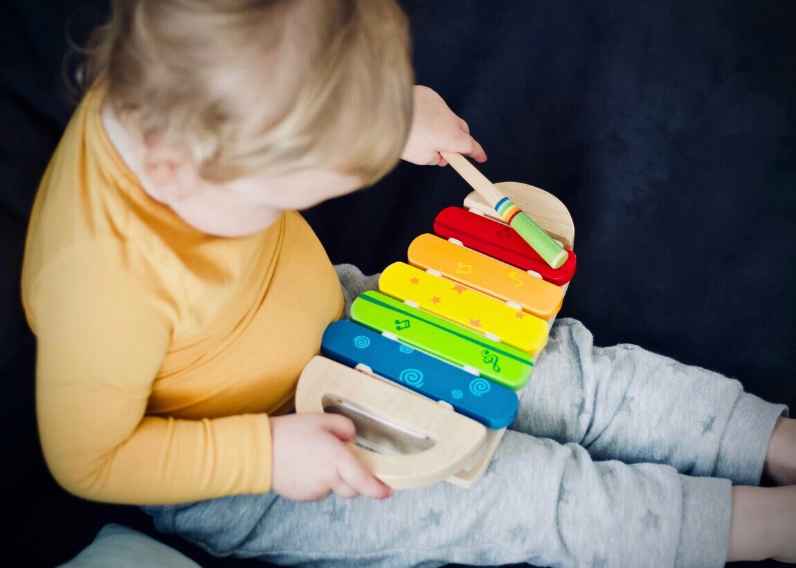 Explorando los beneficios de la música en la niñez