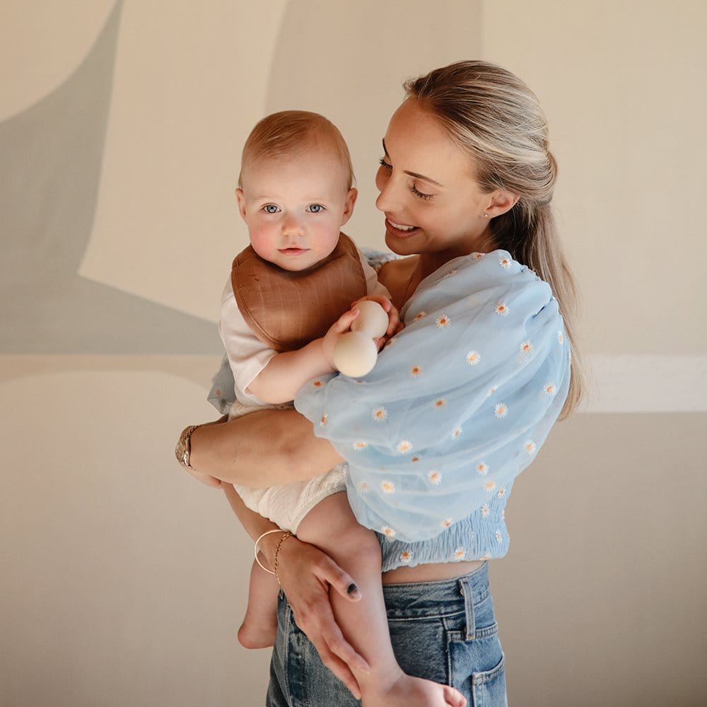 Mushie Baberos Pack de 2 baberos de muselina Tan/Fog - Mushie MU101252