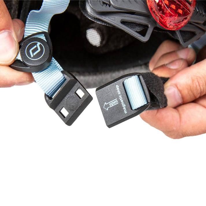 SCOOT AND RIDE Accesorios de Bicicletas Casco Blueberry Con Luz Led S-M S240