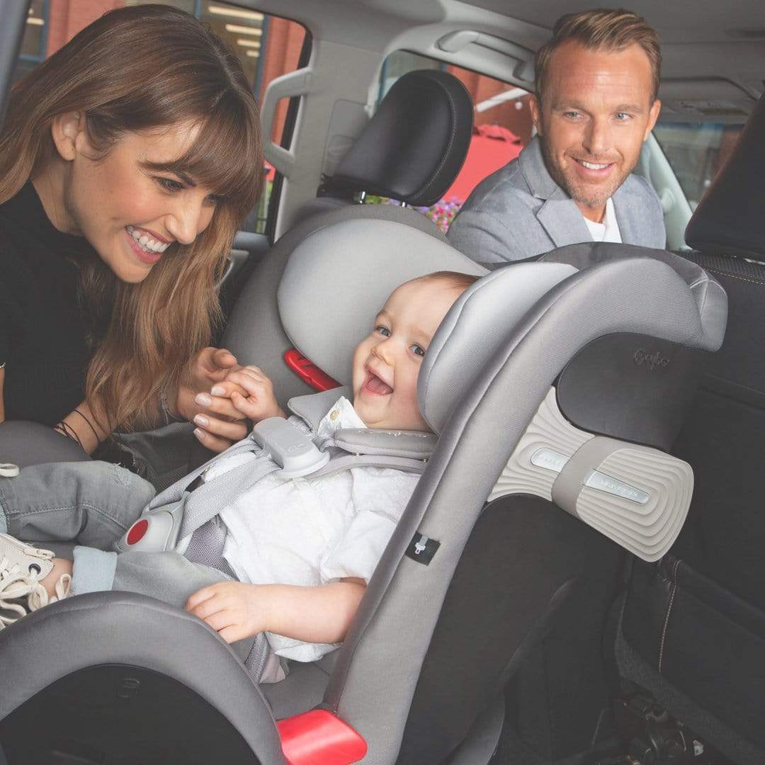 Cybex Seguridad Silla de Auto convertible Eternis S All In One Lavastone Black CBX518003359