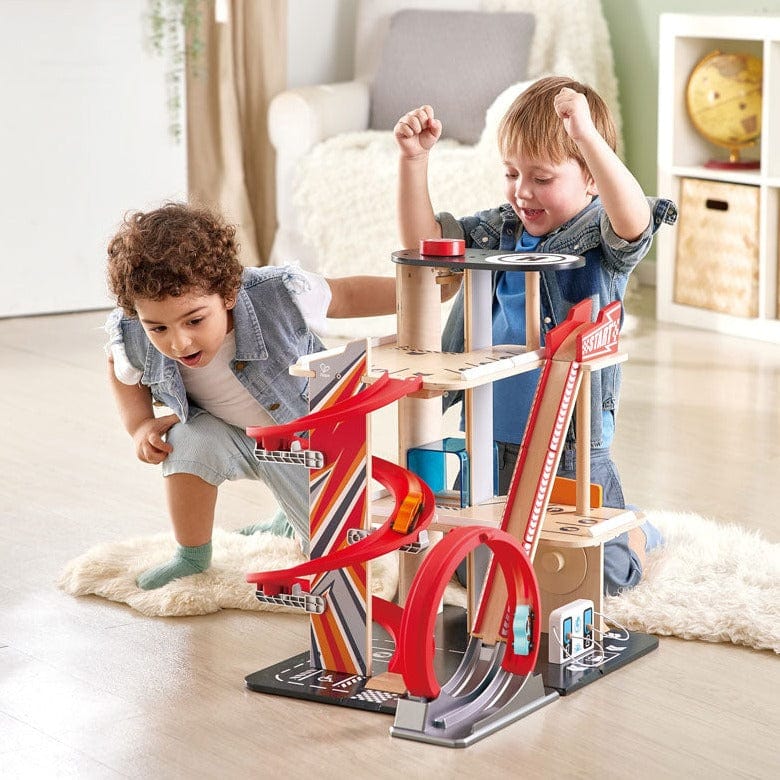 HAPE Transportes Garaje Con Saltos y Piruetas Para Mecánicos