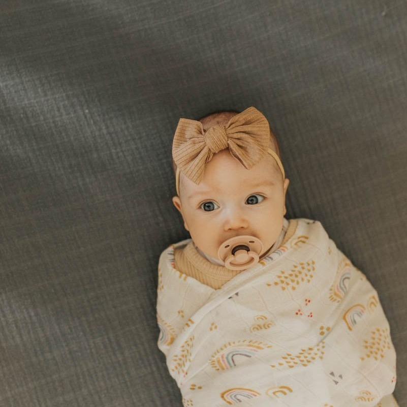 LITTLE UNICORN Accesorios bebé Manta Deluxe Swaddle Muselina - Rainbows & Raindrops UB0539