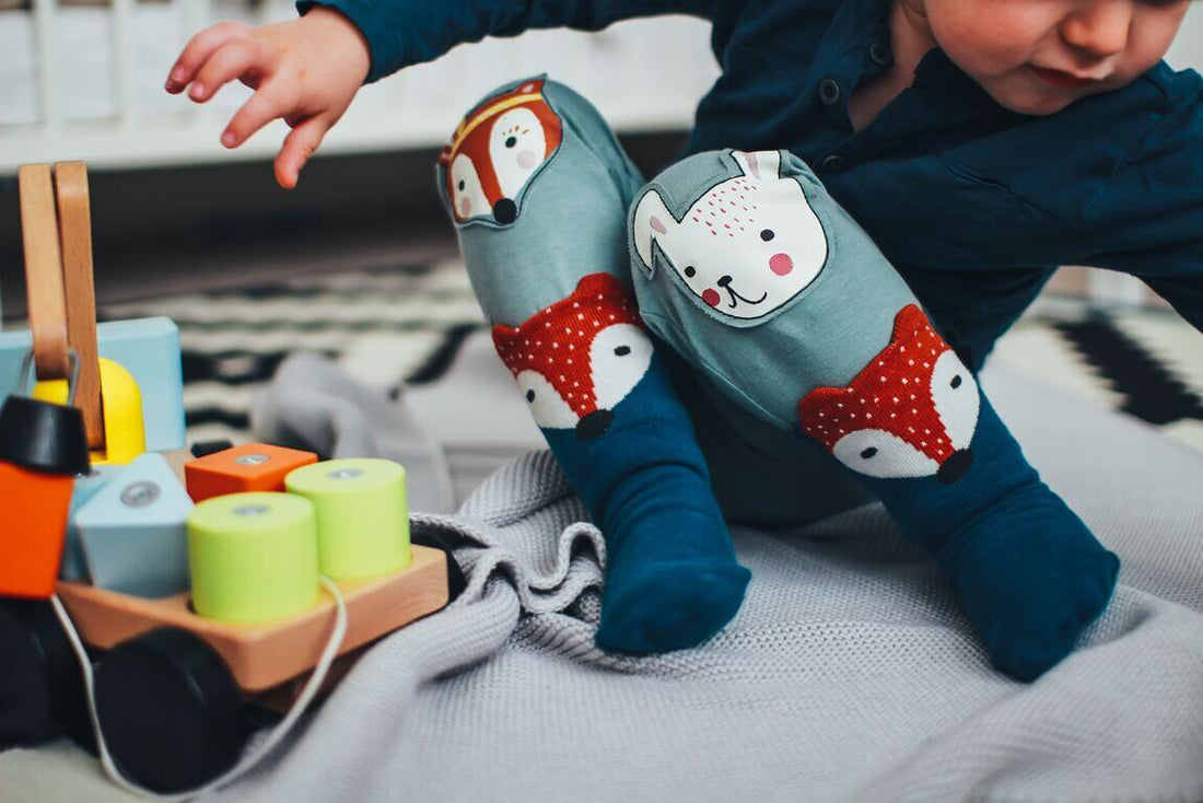 Niño jugando con juguetes - imagen nota la importancia de los juguetes en los niños