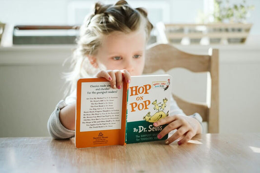 Niña leyendo
