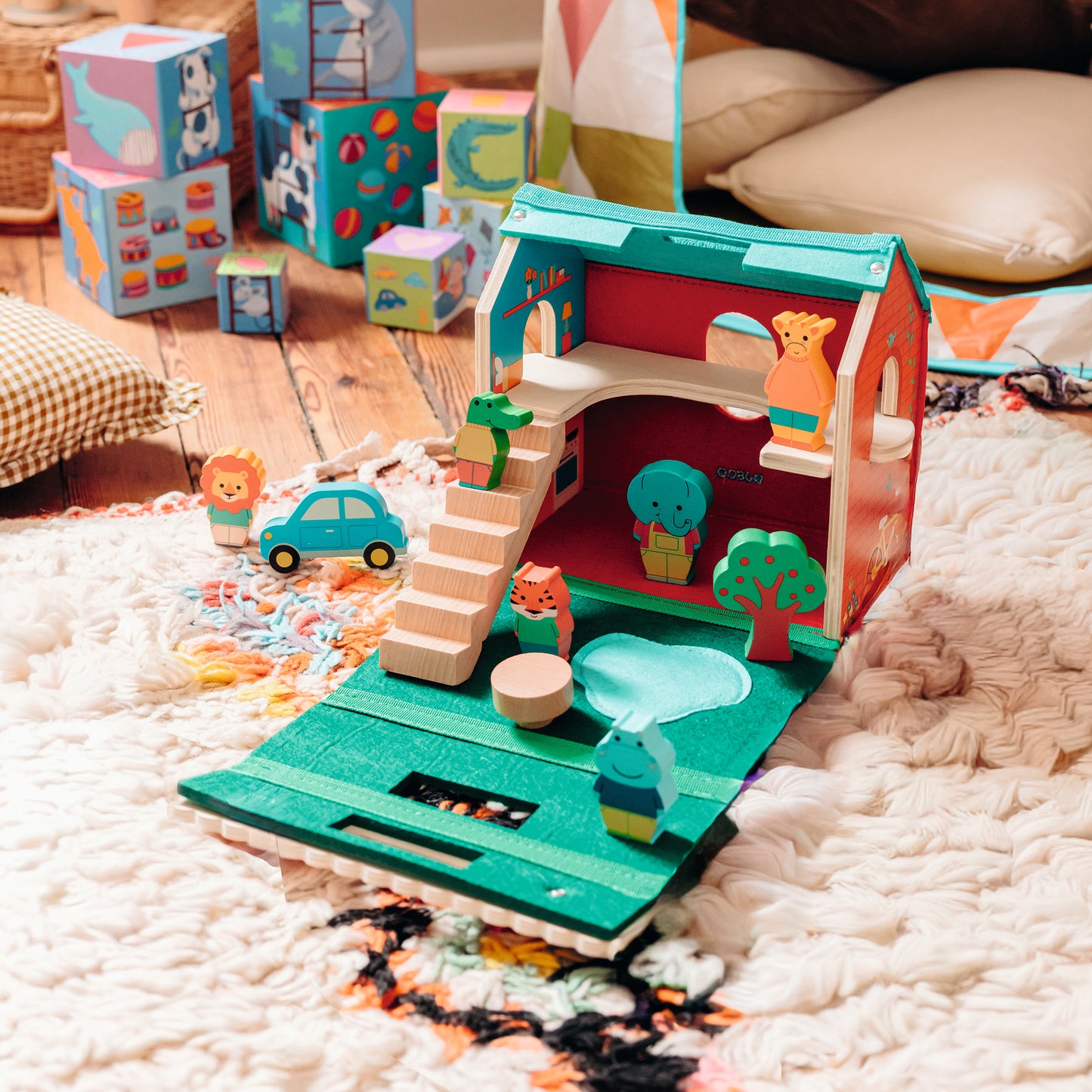 Djeco Destreza y Habilidades Casita de Juego Portátil SoftiHouse – Set de Madera y Fieltro - DJECO DJ06448