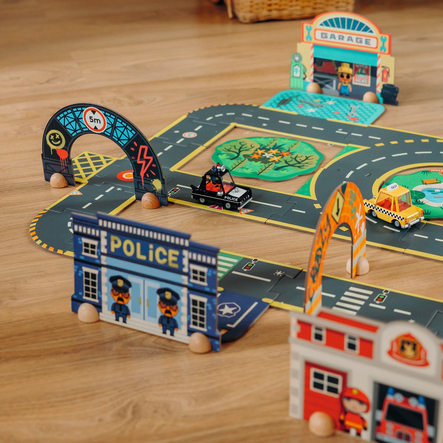 Djeco Puzzles y encajes Puzzle Gigante 3D Puzzl’Up Ciudad – Circuito Crazy Motors- Djeco DJ05499