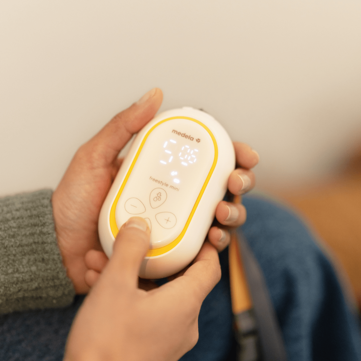 Medela Lactancia Materna Extractor de leche eléctrico doble manos libres Mini Freestyle - Medela 101047775