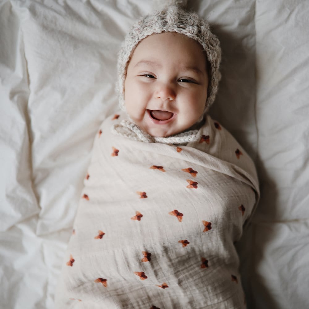 Mushie Manta Manta swaddle muselina abejas - Mushie MU101592