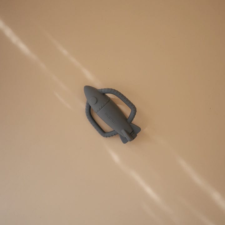 Mushie Mordedores Mordedor y sonajero Cohete Tradewinds - Mushie MU101496