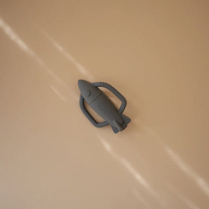 Mushie Mordedores Mordedor y sonajero Cohete Tradewinds - Mushie MU101496