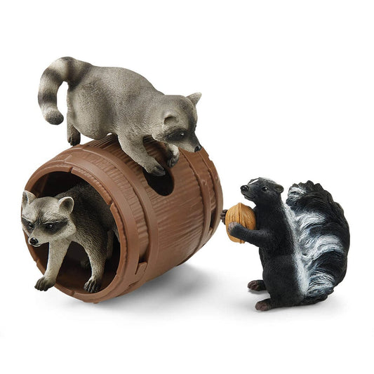 Schleich Animales y Dinosaurios Mapaches y zorrillo divirtiéndose con una nuez - Schleich SCH42596